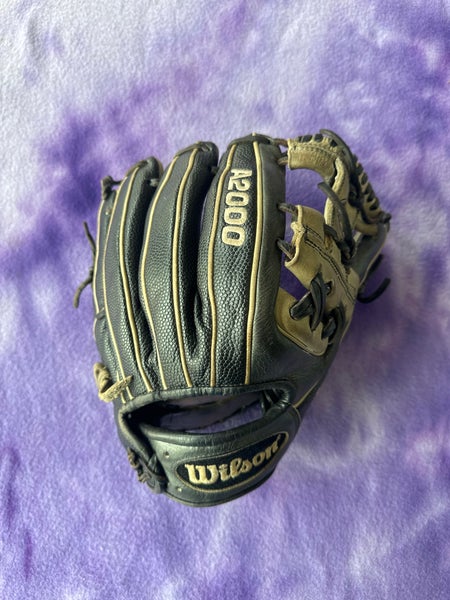 Black Wilson A2000 RH Infield Baseball Glove 11.5" (Used)