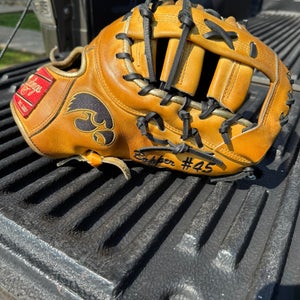 UNIVERSITY OF IOWA issued Rawlings Pro Preferred DCT model 13 in