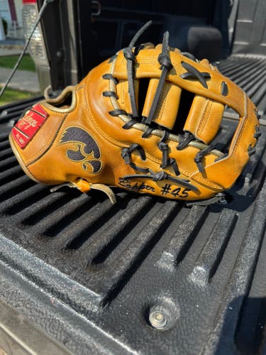 UNIVERSITY OF IOWA issued Rawlings Pro Preferred DCT model 13 in