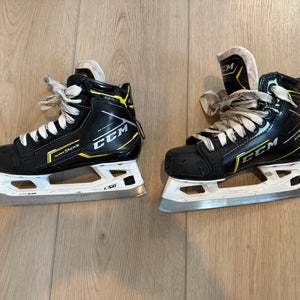 CCM Super Tacks 9380 Hockey Goalie Skates Regular Width Size 3 (Used)