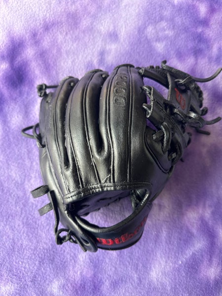 Black Wilson A2000 RH Infield Baseball Glove 11.5" (Used)