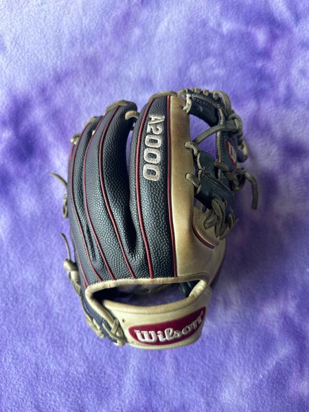 Black Wilson A2000 RH Infield Baseball Glove 11.5" (Used)