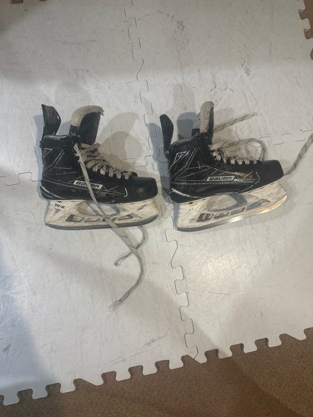 2016 Bauer Supreme 1S Hockey Skates Regular Width Size 4.5 (Used)
