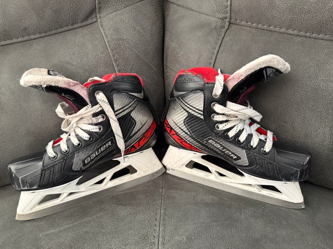 Bauer Vapor X2.7 Hockey Goalie Skates Regular Width Size 3.5 (Used)