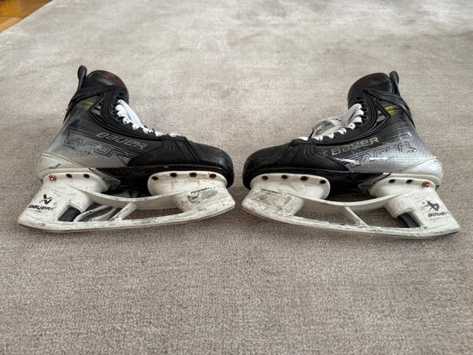 Bauer Vapor Hyperlite 2 Hockey Skates Regular Width Size 6.5 (Used)