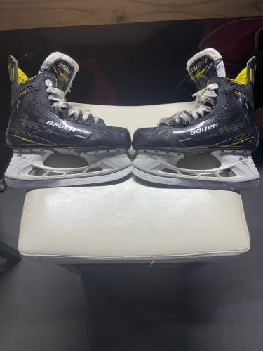 Bauer Supreme M4 Hockey Skates Size 5.5 (Used)