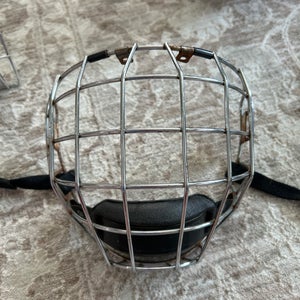 Medium Chrome CCM FM580 Full Cage