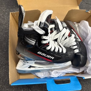Bauer Vapor XLTX Pro Hockey Skates Regular Width Size 2.5 (New)