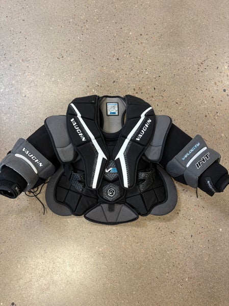 Intermediate XL Vaughn Velocity V9 Goalie Chest Protector (Used)