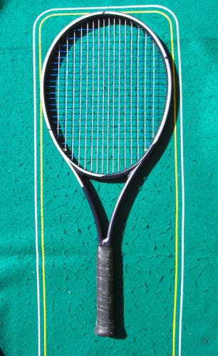 2023 HEAD Gravity Team 600 Auxetic 104 27" 285g/10.1oz #3 Strung Nat Gut EXCL+