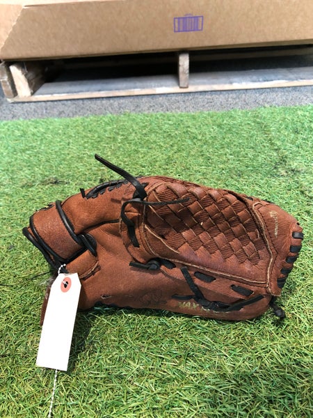 Brown Mizuno Power Close RH Pitcher's Baseball Glove 11.5" (Used)