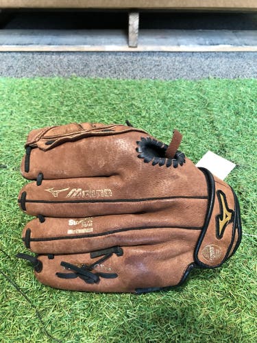 Brown Mizuno Power Close RH Pitcher's Baseball Glove 11" (Used)
