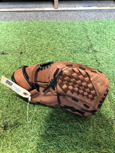 Brown Mizuno Power Close RH Pitcher's Baseball Glove 11" (Used)