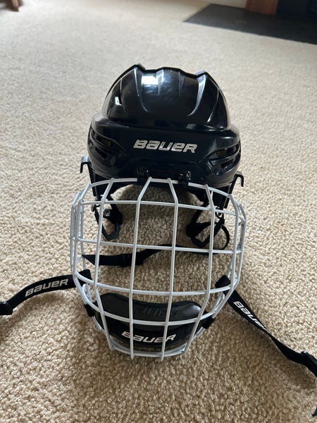 Medium Bauer Re-Akt 95 Helmet (Used)