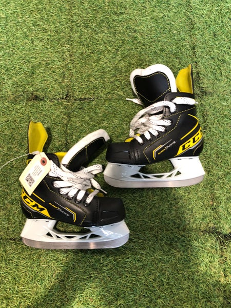 Youth CCM Super Tacks 9350 Hockey Skates Regular Width 11 (Used)