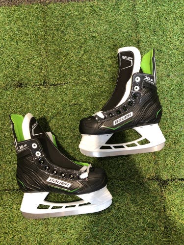 Junior Bauer XLS Hockey Skates Regular Width Size 1 (New)