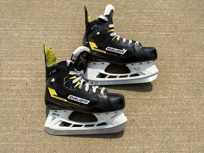 Bauer Supreme Hockey Skates Extra Wide Width Size 3.5 (Used)