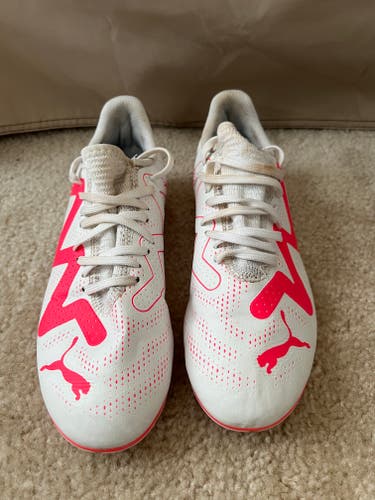 Women's Size M 3.5 (W 4.5) Puma Future Cleats