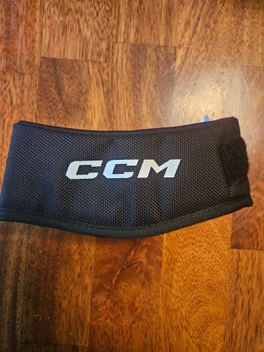 Junior CCM NG600 Neck Guard (New without tags)