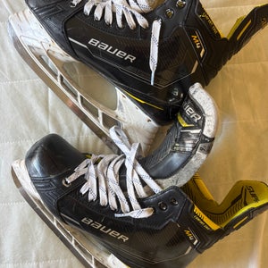 2022 Bauer Supreme M4 Hockey Skates Extra Wide Width 9.5 (Used)