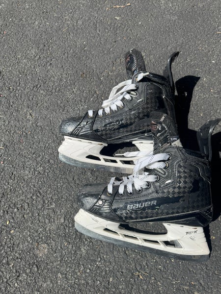 Bauer Supreme Mach Hockey Skates Regular Width Size 5.5 (Used)