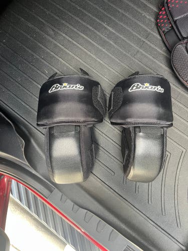 Brians gnetik pro II hockey goalie knee guards - NEW
