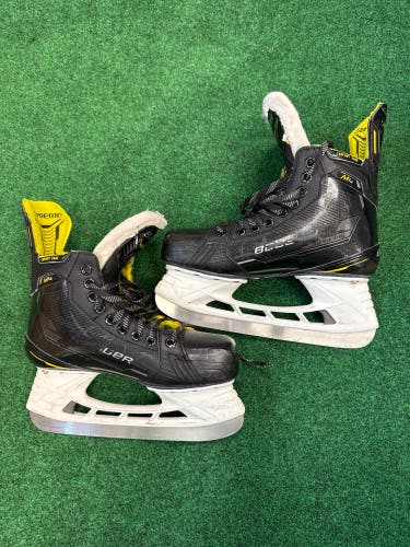Intermediate Bauer Supreme M4 Hockey Skates (Fit 3) Size 5.5 (Used)