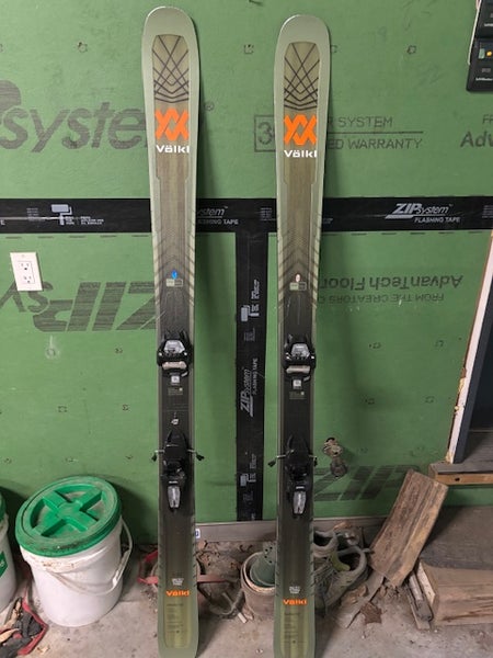 Unisex 2024 Powder 177 cm Volkl Mantra 102 Skis With Bindings (Used)