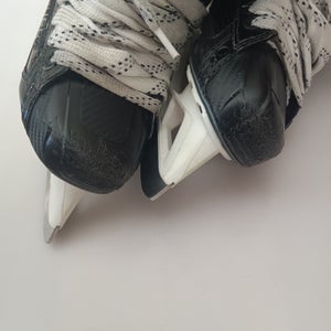 2024 Bauer Elite Hockey Goalie Skates Regular Width Size 1.5 (Used)