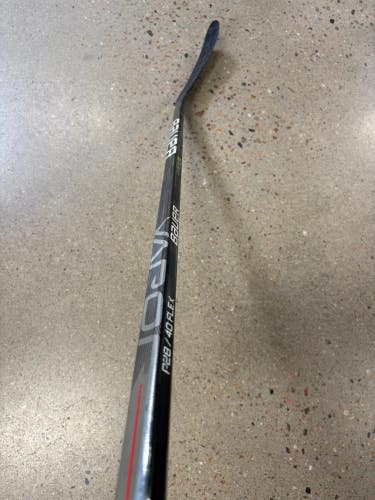 Junior Bauer Vapor Hyperlite Hockey Stick Right Handed P28 Cut to 53 Flex  (Used)
