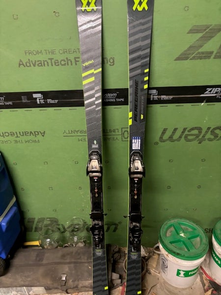 Men's 2025 All Mountain 181 cm Volkl Skis With Bindings (Used)
