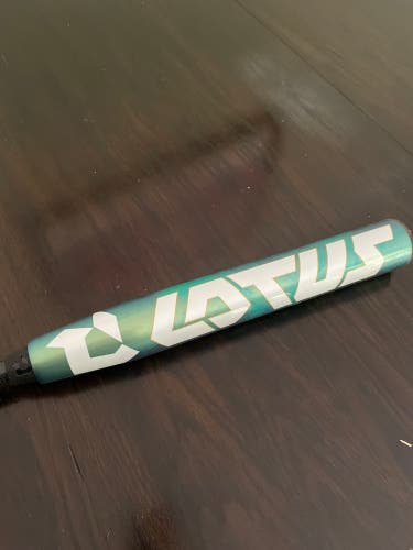2026 DeMarini Lotus Composite Bat (-11) 20 oz 31" (Used)