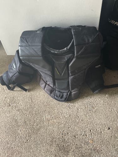 2023 Small / Medium Bauer Hyperlite Goalie Chest Protector (Used)
