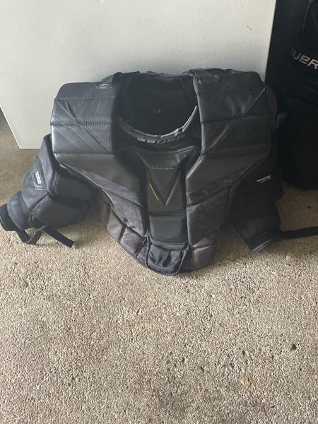 2023 Small / Medium Bauer Hyperlite Goalie Chest Protector (Used)