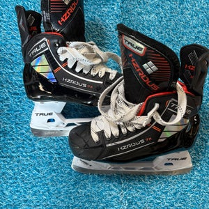 Junior True HZRDUS 7X Hockey Skates Regular Width Size 3.5 (Used)