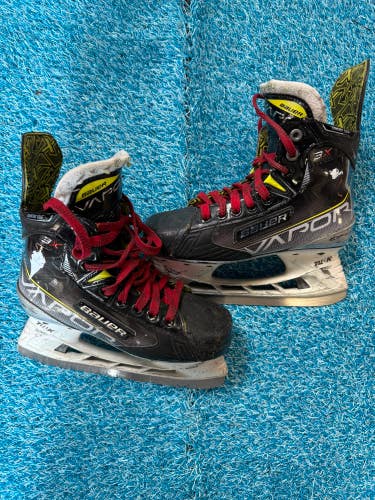 Junior Bauer Vapor 3X Hockey Skates Regular Width Size 3 (Used)