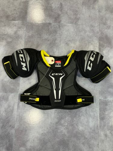 Medium Junior CCM Tacks 9550 Shoulder Pads (Used)