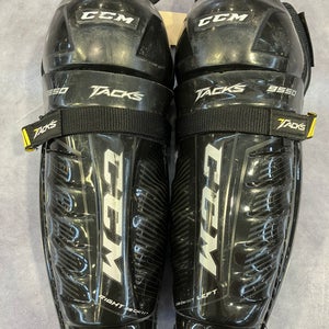 Junior CCM Tacks 9550 Shin Pads 11" (Used)