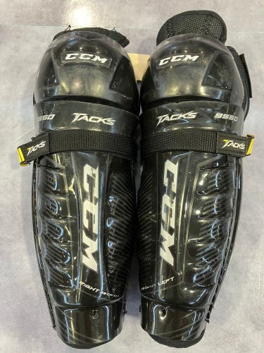 Junior CCM Tacks 9550 Shin Pads 11" (Used)