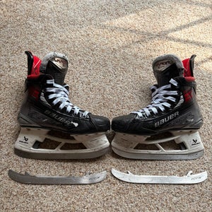 Bauer Vapor X5 Pro Hockey Skates Regular Width Size 2 (Used)