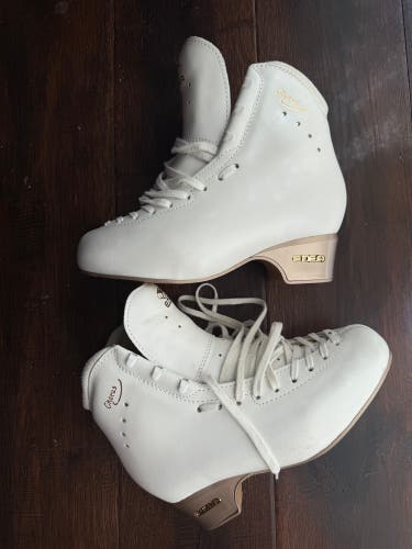 EDEA chorus Figure Skates C Adult 8 (Used)