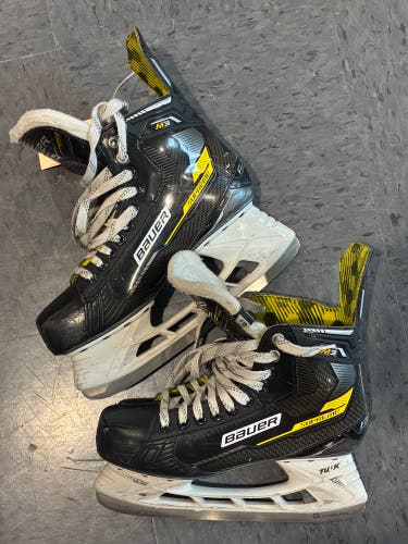 Senior Bauer Supreme M3 Hockey Skates Regular Width Size 6.5 (Used)