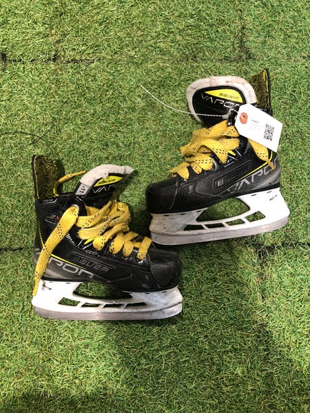 Youth Bauer Vapor 3X Hockey Skates Regular Width 11 (Used)