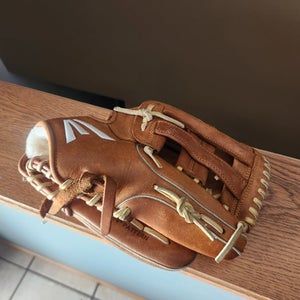 Infield RH Easton Flagship Baseball Glove 11.75" (Used)