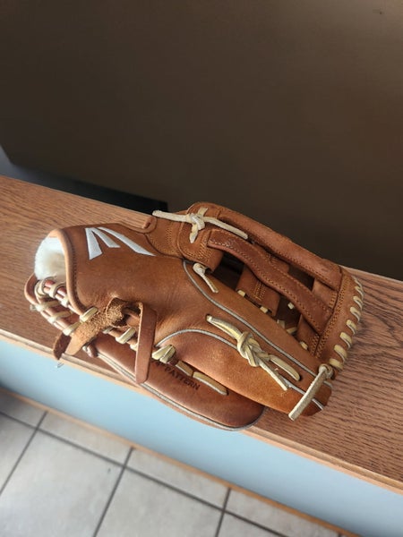 Infield RH Easton Flagship Baseball Glove 11.75" (Used)
