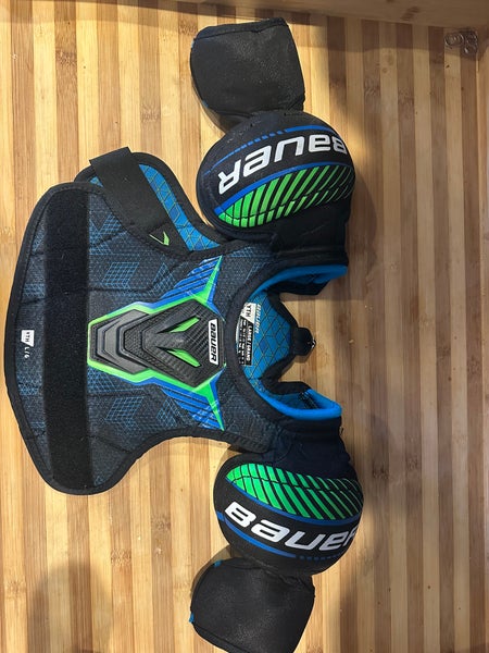 Large Youth Bauer bauer x Shoulder Pads (Used)