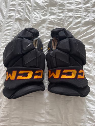 CCM D30 Gloves 15" Pro Stock (Used)