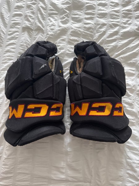 CCM D30 Gloves 15" Pro Stock (Used)