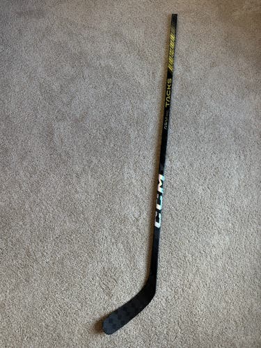 Intermediate CCM AS-VI PRO Right Handed Hockey Stick P88 (Used)