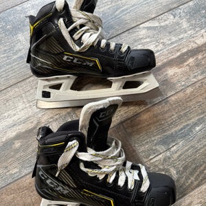 CCM Super Tacks 9370 Hockey Skates Intermediate Size 5.5 (Used)